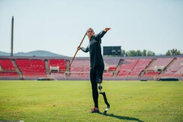 如何设计一张吸引人的体育培训名片？(图1)